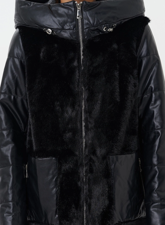 Пуховик из эко кожи с капюшоном