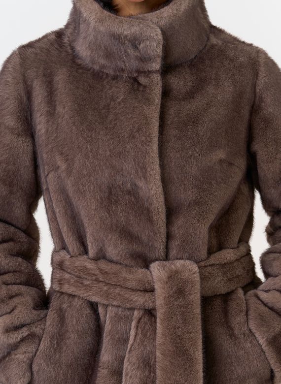 Женская шуба из эко меха с воротником стойкой