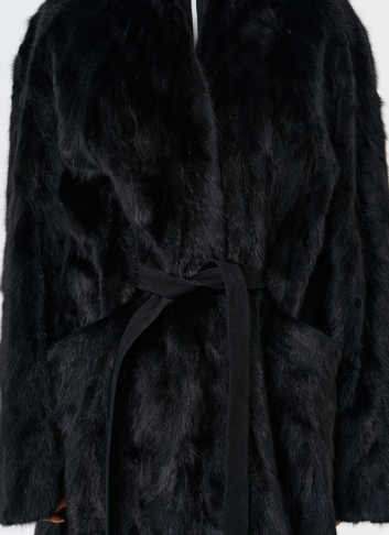 Женская шуба из меха норки в черном цвете