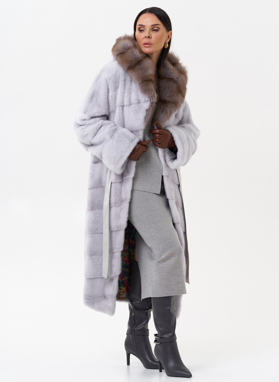 Норковая шуба с капюшоном из меха куницы