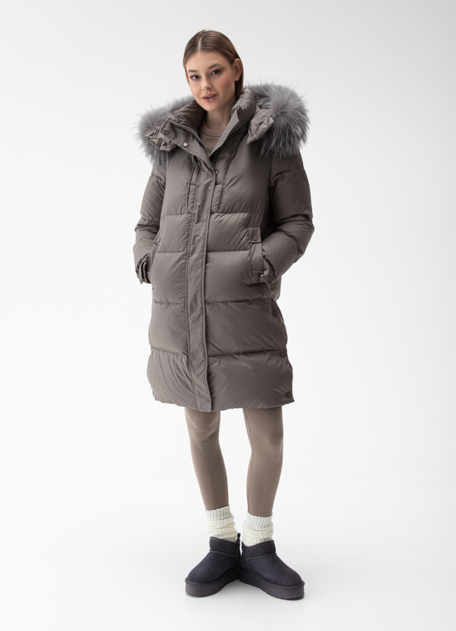 Женский пуховик с капюшоном из меха енота модель № 29205 в рассрочку
