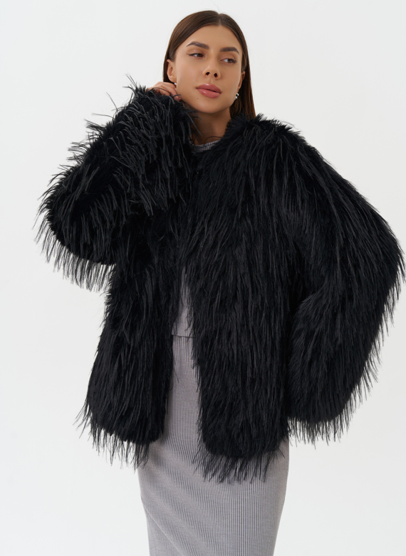 Женская шуба под эко страуса черного цвета