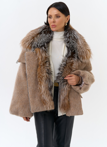 Женский пуховик с отделкой из меха блюфрост