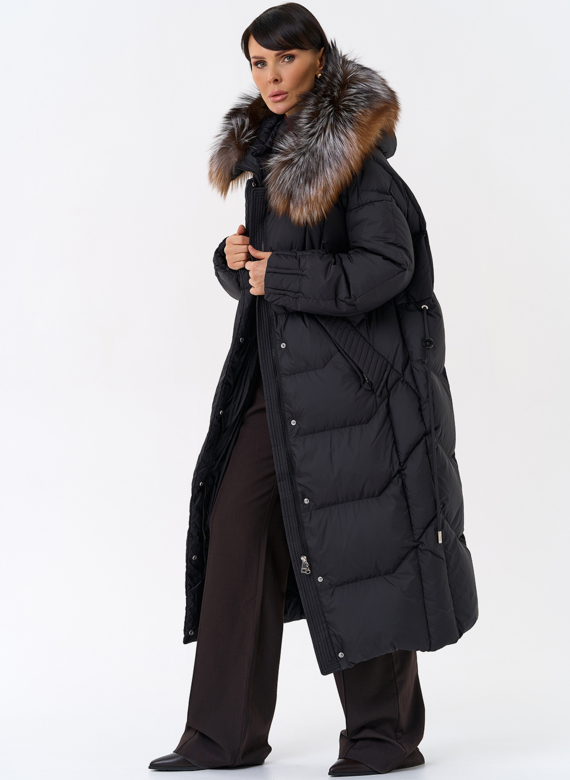 Женский пуховик с отделкой из меха блюфрост
