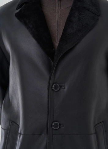 Дубленка мужская черного цвета 