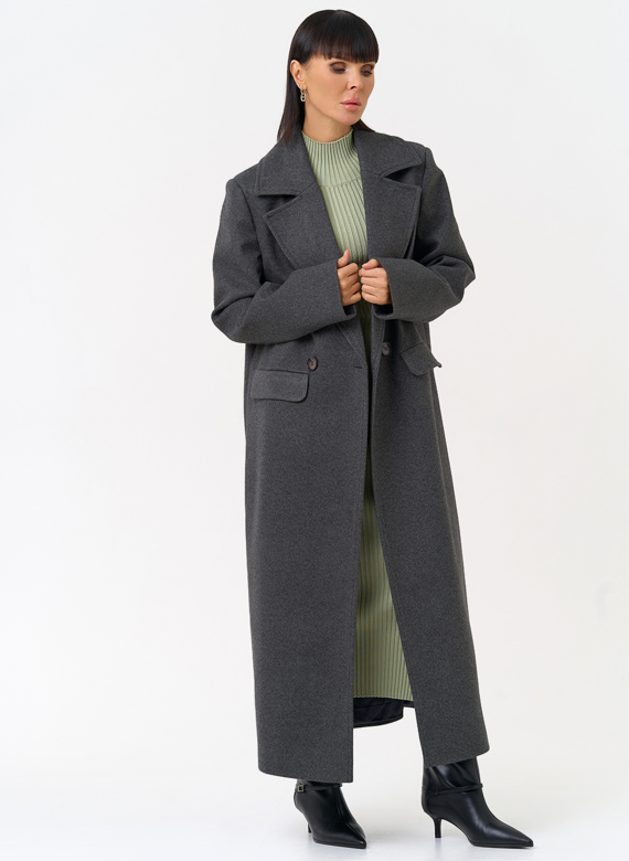 Женское пальто с английским воротником
