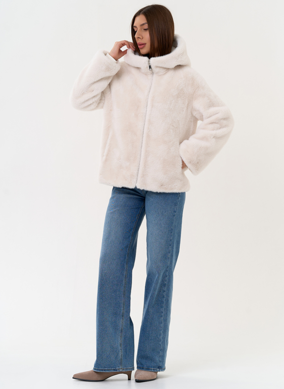 Женская куртка из эко меха с капюшоном