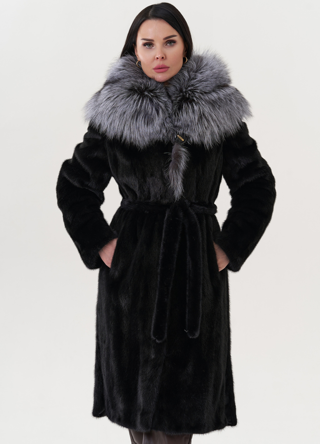 Норковая шуба черного цвета с капюшоном из чернобурки модель № 26751 меха малина