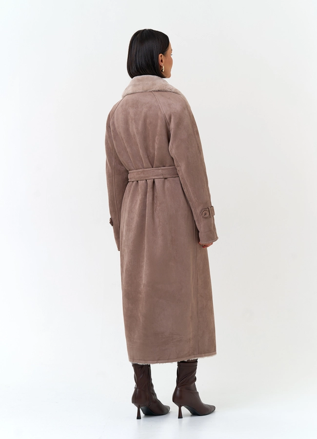 фото Женская дубленка из эко замши с английским воротником модель № 33918