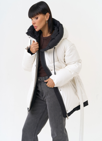 Белый пуховик из эко кожи с поясом