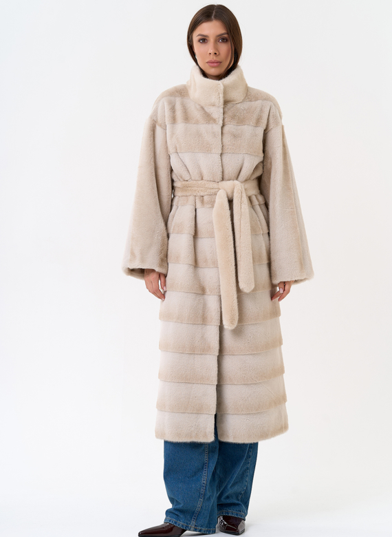 Женское пальто из эко меха с воротником стойкой